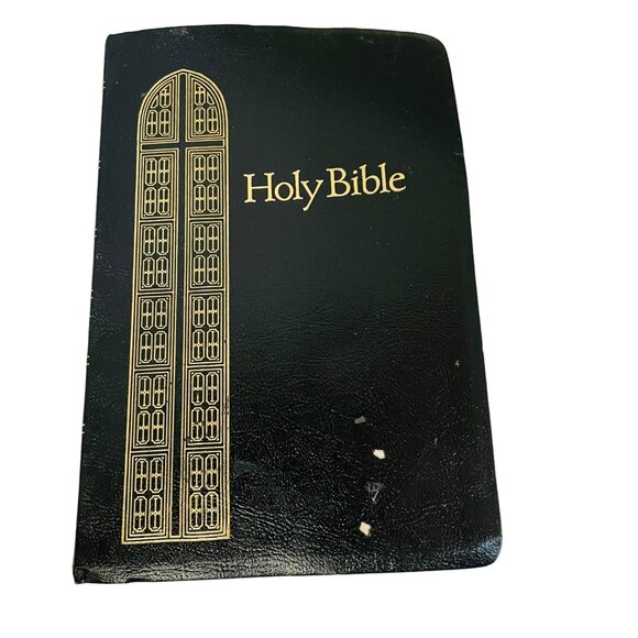 Holy Bible Large Print Black Pleather Cover Gold Gilded Edges 9 1/2x 2" x 6 1/2" - Picture 4 of 13